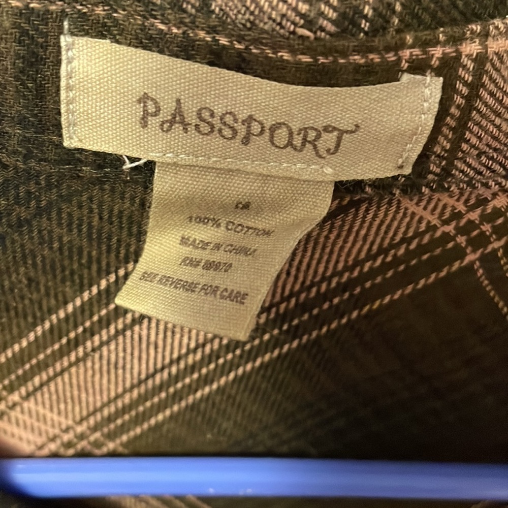 NWOT Passport women’s light flannel long sleeve button down top size M. - Picture 2 of 10